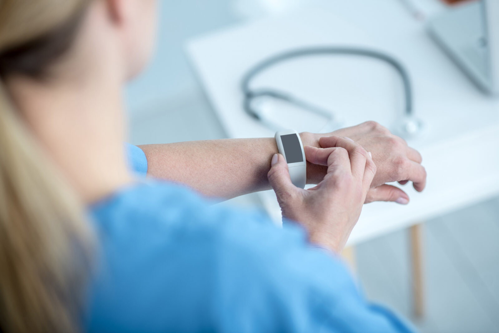 nurse wearing a smartwatch